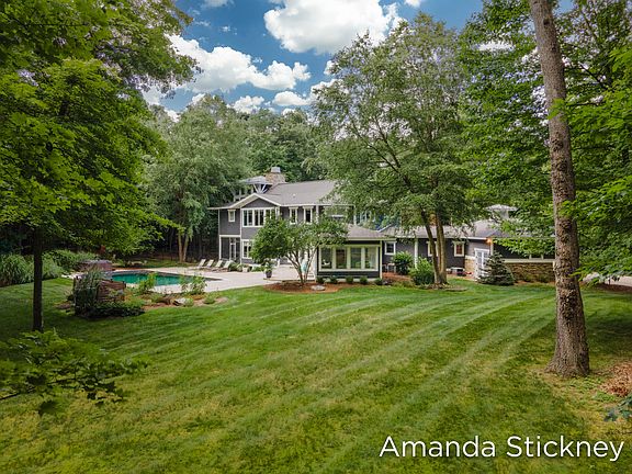 5th image of 8842 Beech Hill Ct NE