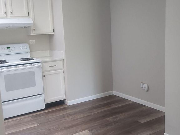 4th image of 274 S Lake St APT D