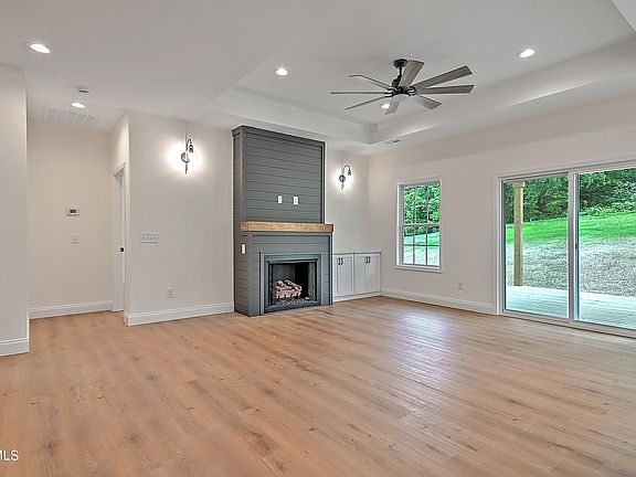 4th image of 273 Winston Pl