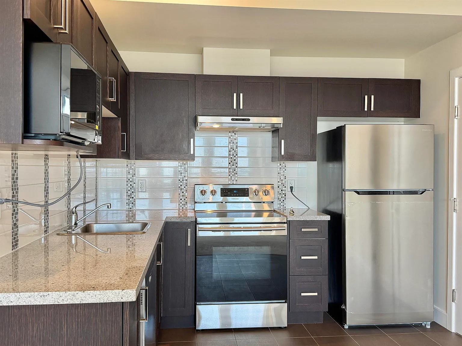 2 bed, 900 sqft, $1,750 — Photo 3