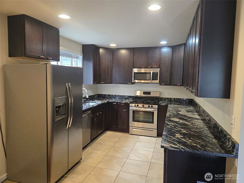 3rd image of 5802 Roosevelt Way NE