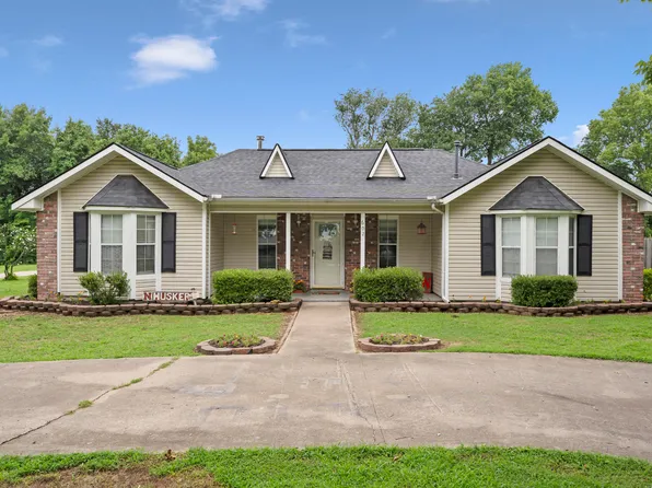 602 N 21st St, Grove, OK 74344