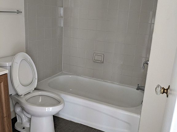 4th image of 514 W Queen Ln