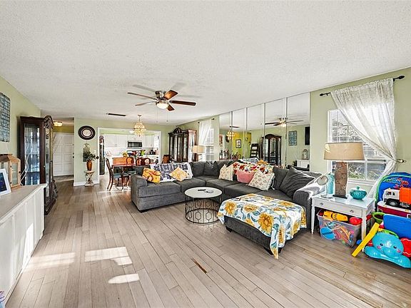 5th image of 701 Poinsettia Rd APT 240