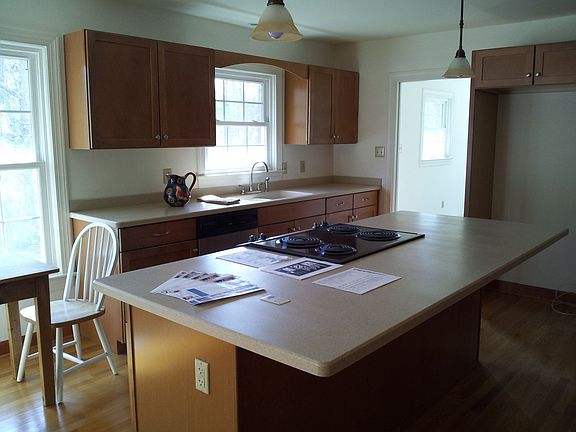 Kitchen w/Island