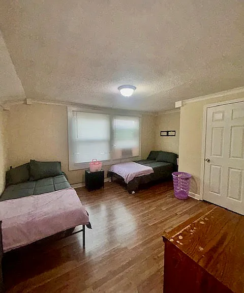 UPSTAIRS BEDROOM