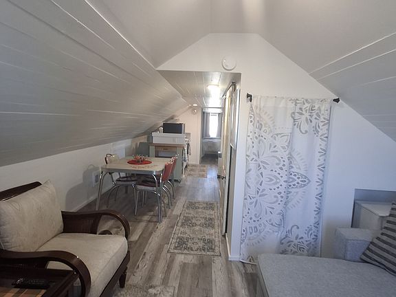 2nd image of 512 W Bridge Ave #1