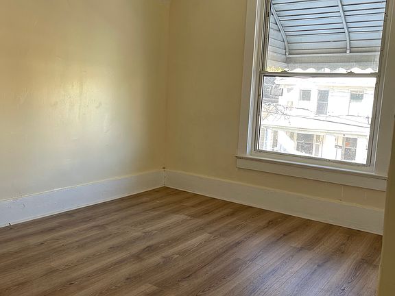 4th image of 29 Sherwood St #29