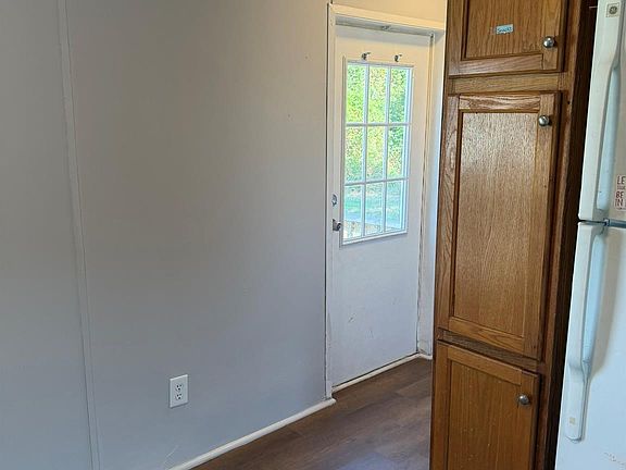 3rd image of 30841 Clyde Ln