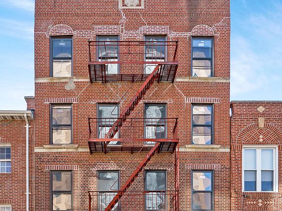 2nd image of 996 Willoughby Ave APT 7