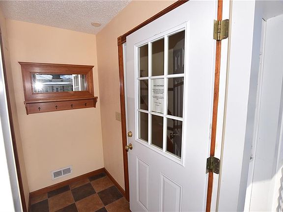 5th image of 408 Main St
