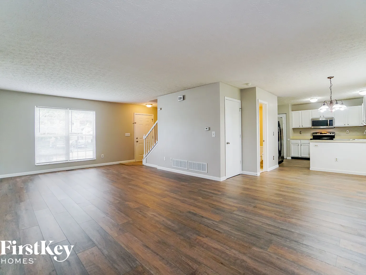 3 bed, 1.5 bath, 1754 sqft, $2,560 — Photo 4