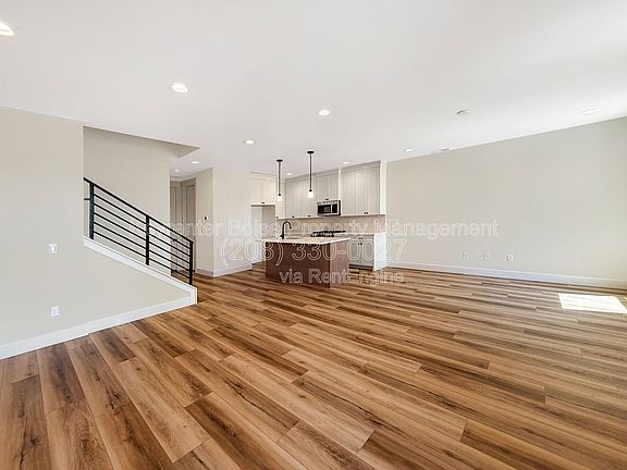 4th image of 373 E Lombard Ln