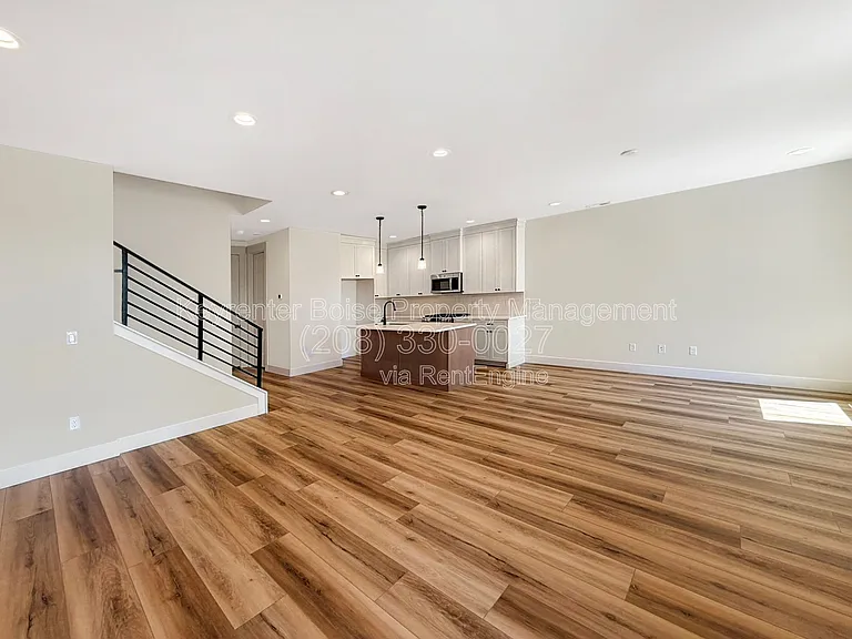 373 E Lombard Ln — Photo 4