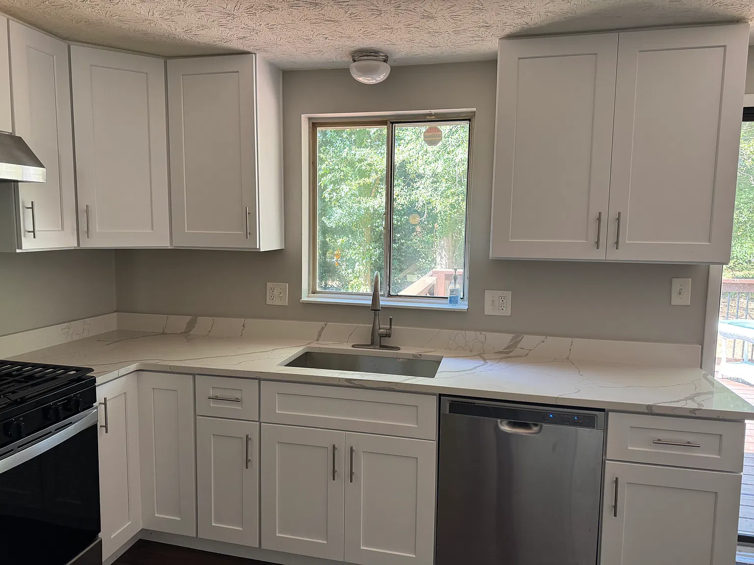 3 bed, 1250 sqft, $2,400 — Photo 2