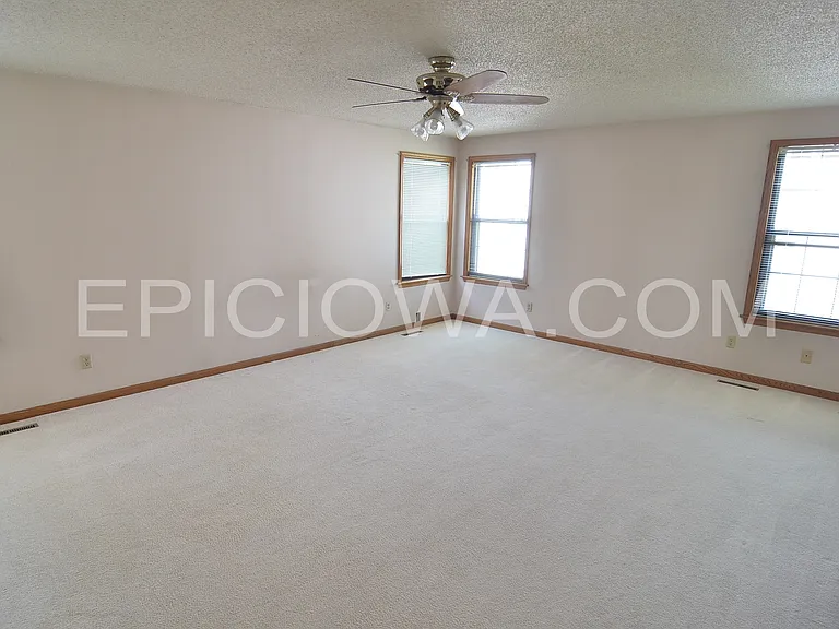 372 Willshire Ct NE — Photo 2