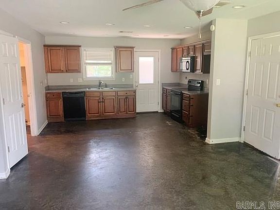 5th image of 121 Cloverdale Blvd