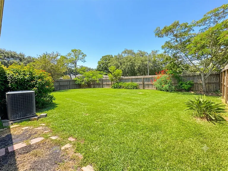 302 Morningside Dr — Photo 19