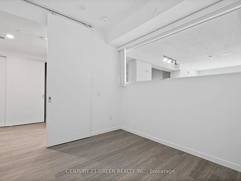 689 The Queensway #216 — Photo 19
