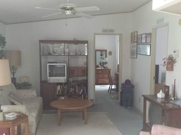 3rd image of 601 Robin Ln