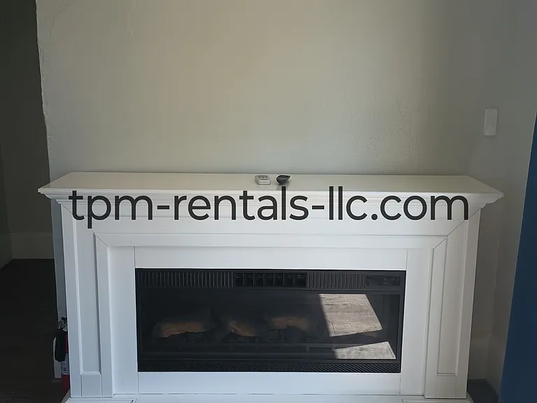 469 N 3rd Ave #C — Photo 2
