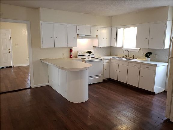 2nd image of 410 E Verbina St