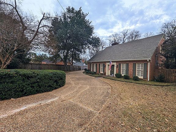 Front of house w/driveway 2