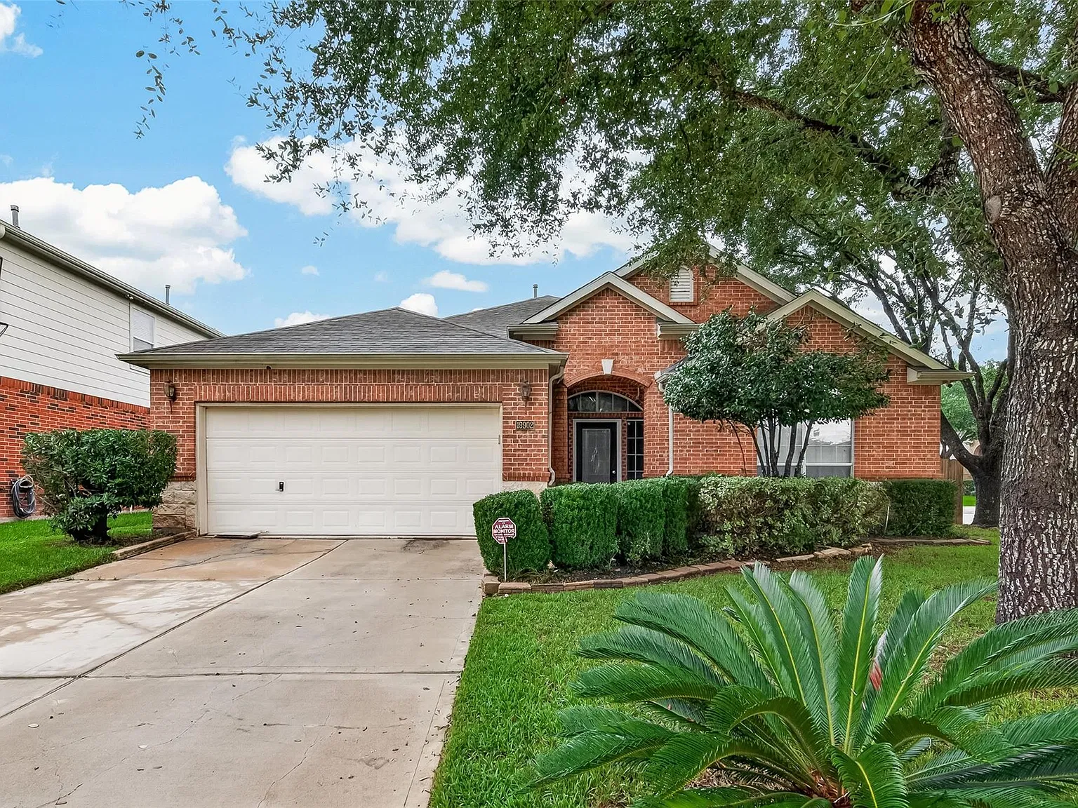 3 bed, 2.5 bath, 2451 sqft, $2,475 — Photo 1
