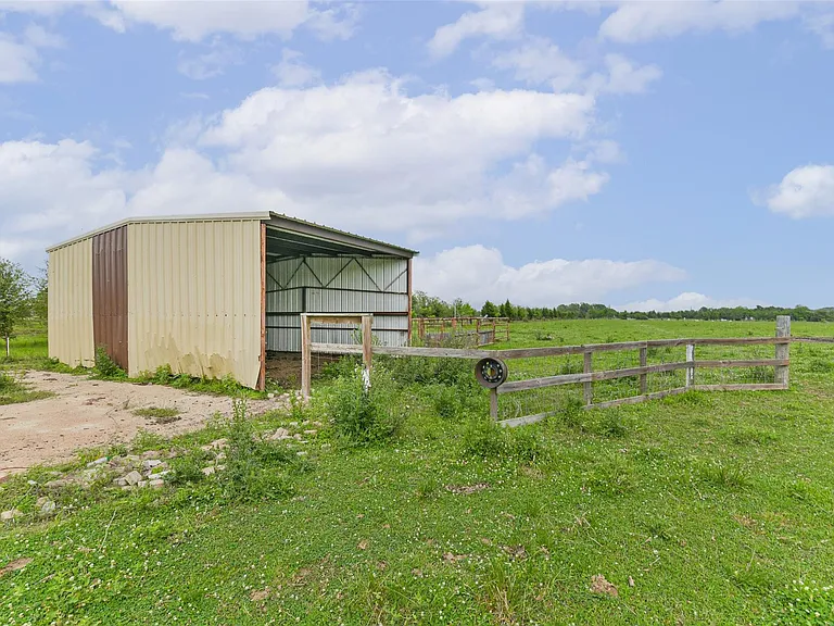 15320 Mound Rd — Photo 44