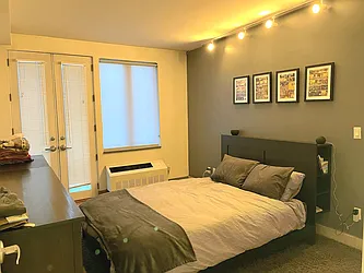 Rented by R New York