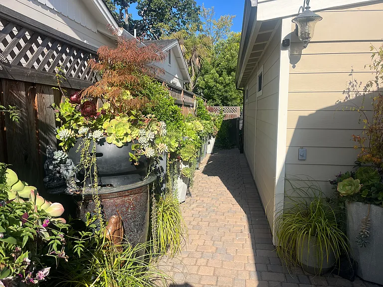 2336 Howard Ave — Photo 39