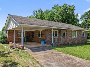 422 Bartson St, Lavonia, GA 30553