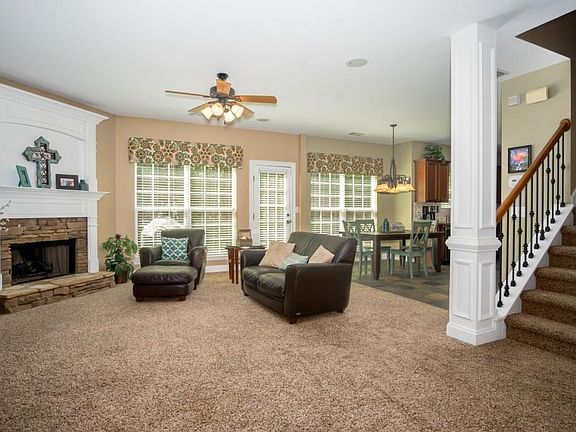 5th image of 415 Mountain Mist Dr