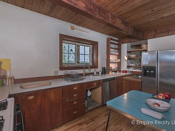 4th image of 897 Richards Ave