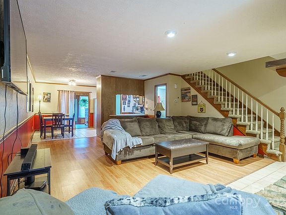 4th image of 18 Stonelake Dr