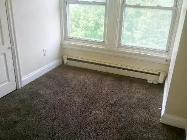 524 E Lincoln Hwy APT 3F, Coatesville, PA 19320