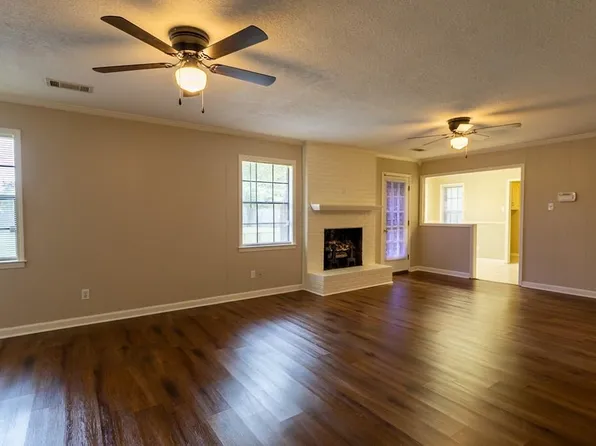 1042 W Roselawn Dr, West Memphis, AR 72301