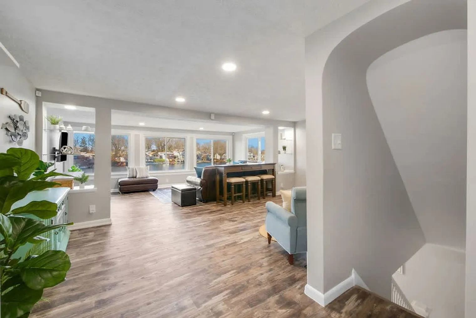 4 bed, 2.0 bath, $7,425 — Photo 3