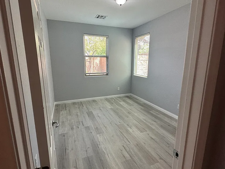 576 Glassford Ct — Photo 37