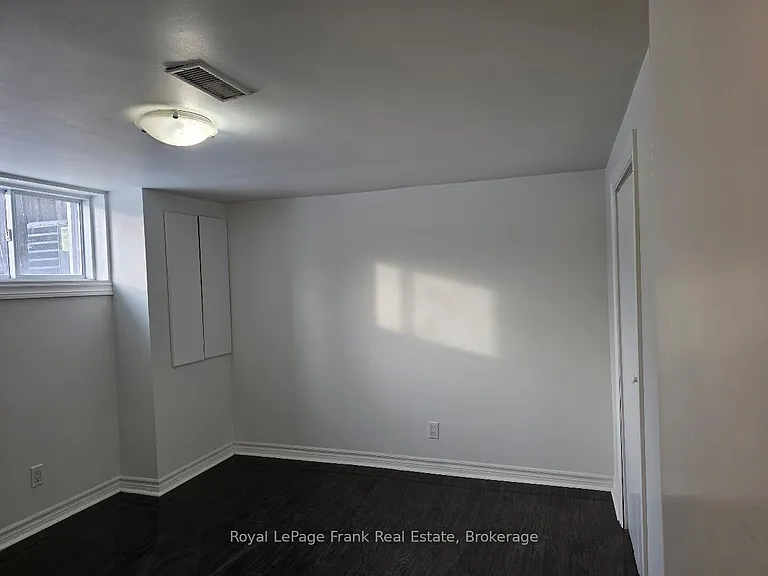 44 Billingsgate Cres — Photo 9
