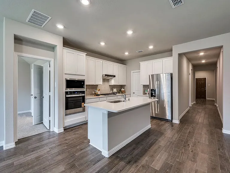 3925 Jasper Ln — Photo 2
