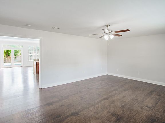 3rd image of 404 Evergreen Dr