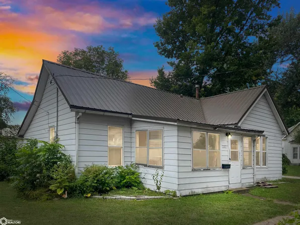 615 Woodlawn Ave, Traer, IA 50675