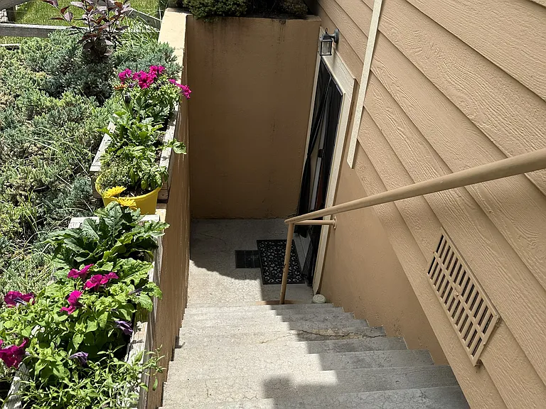 Exterior Stairwell to Basement Apartment/Separate Entrance