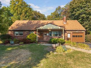 18 Friar Tuck Rd, Albany, NY 12203