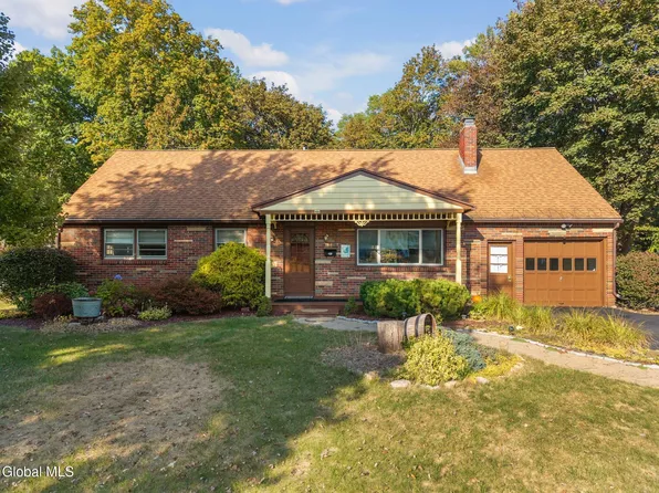 18 Friar Tuck Road, Albany, NY 12203