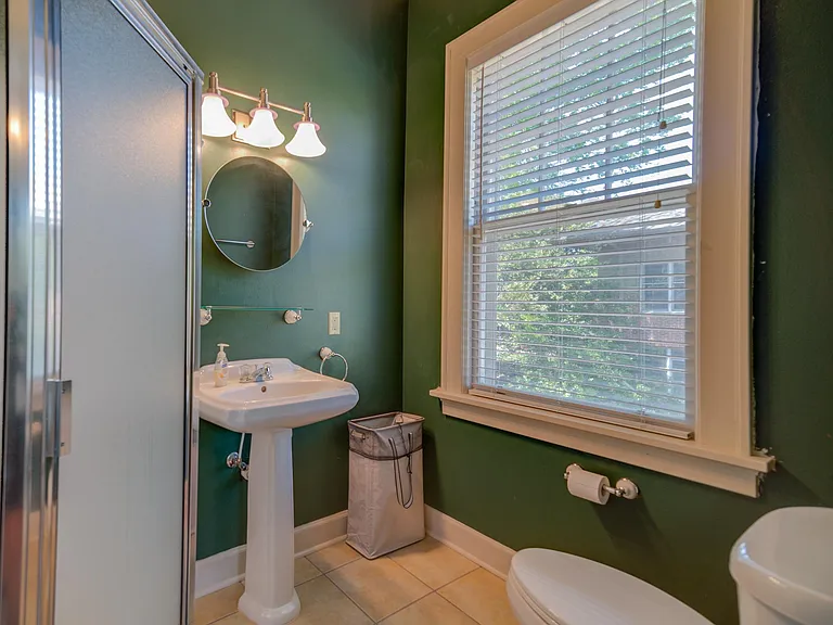 504 E 6th St #202 — Photo 10