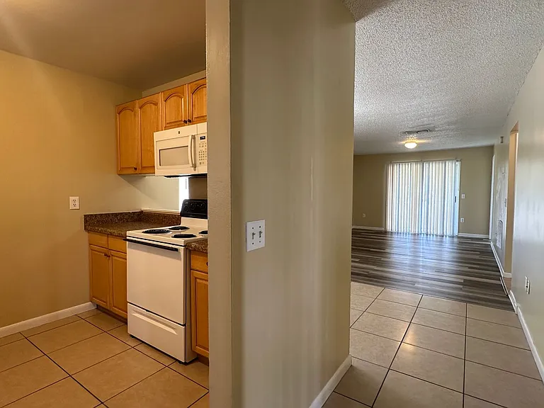 112 Cory Ln — Photo 2