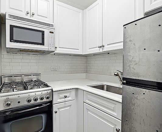 4th image of 110 E 36th St APT 5B
