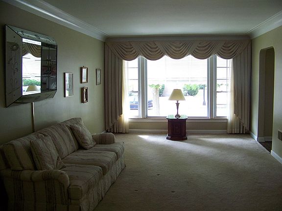 5th image of 1717 N Oak Park Ave